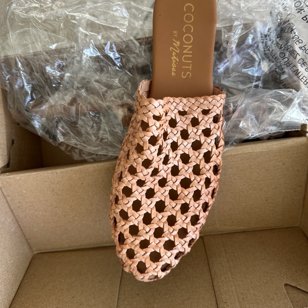 Coconuts by Matisse Women's Woven Peach Flats